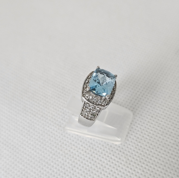 Vintage Genuine Blue Topaz & Diamond Ring Sterling Silver Size 6! - Picture 2 of 9